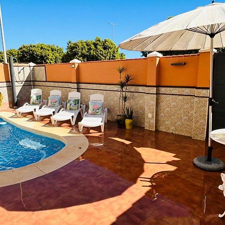 Vila Chalet Con Piscina Privada En Primera Linea De Playa Torremolinos Exteriér fotografie