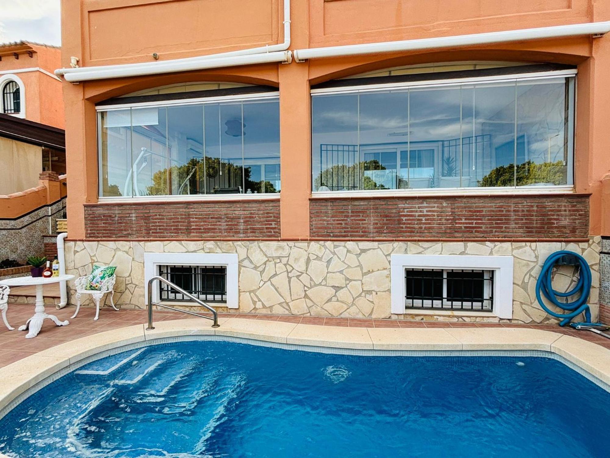 Vila Chalet Con Piscina Privada En Primera Linea De Playa Torremolinos Exteriér fotografie