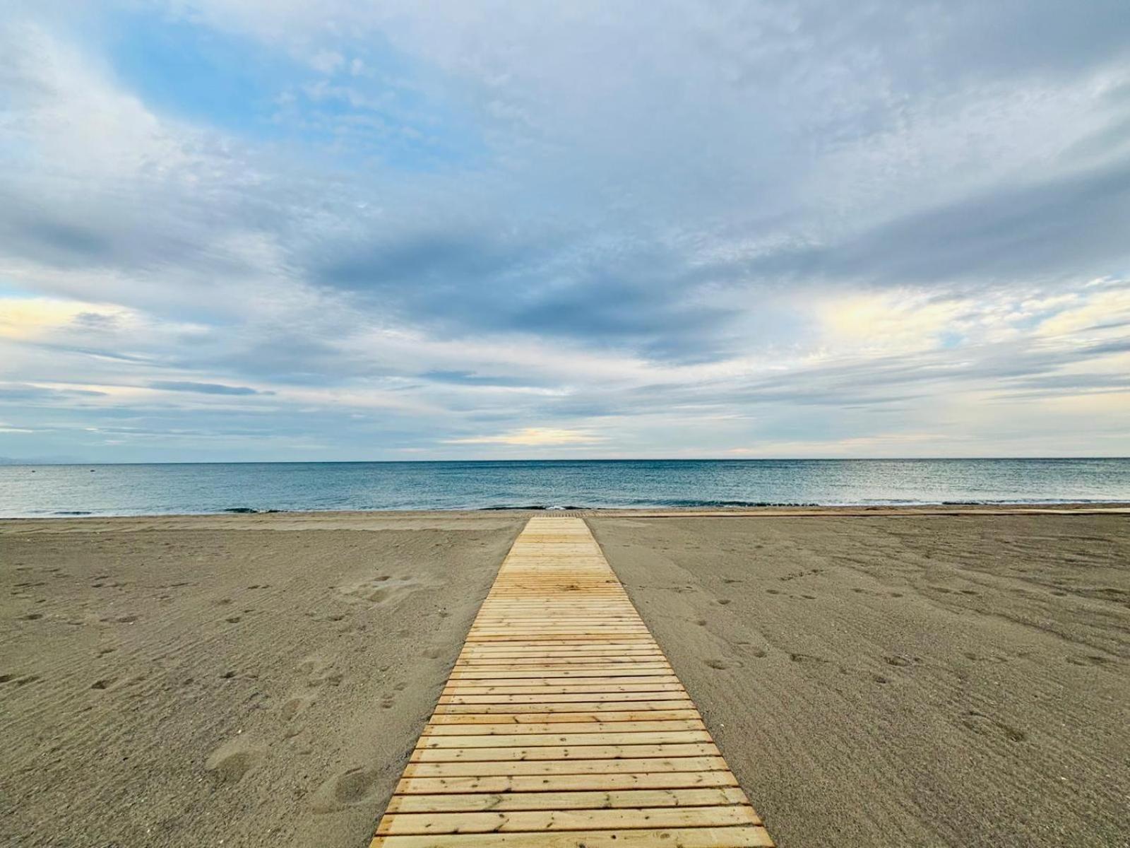 Vila Chalet Con Piscina Privada En Primera Linea De Playa Torremolinos Exteriér fotografie