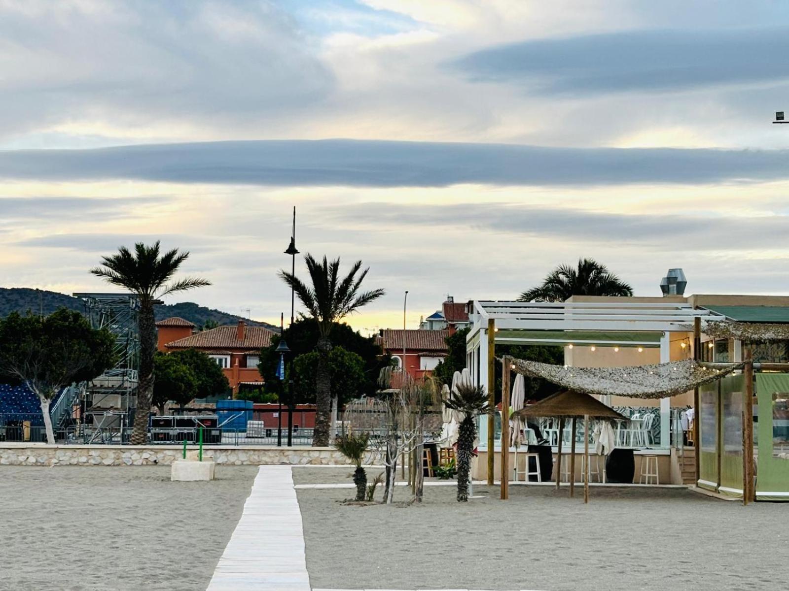 Vila Chalet Con Piscina Privada En Primera Linea De Playa Torremolinos Exteriér fotografie